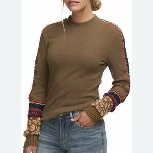 EUC Free People long sleeve tee with beautiful detail. Size L